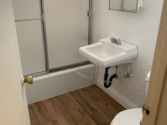 10944 Strathmore Drive, #305, Westwood, CA 90024 - STUDIO BAthroom