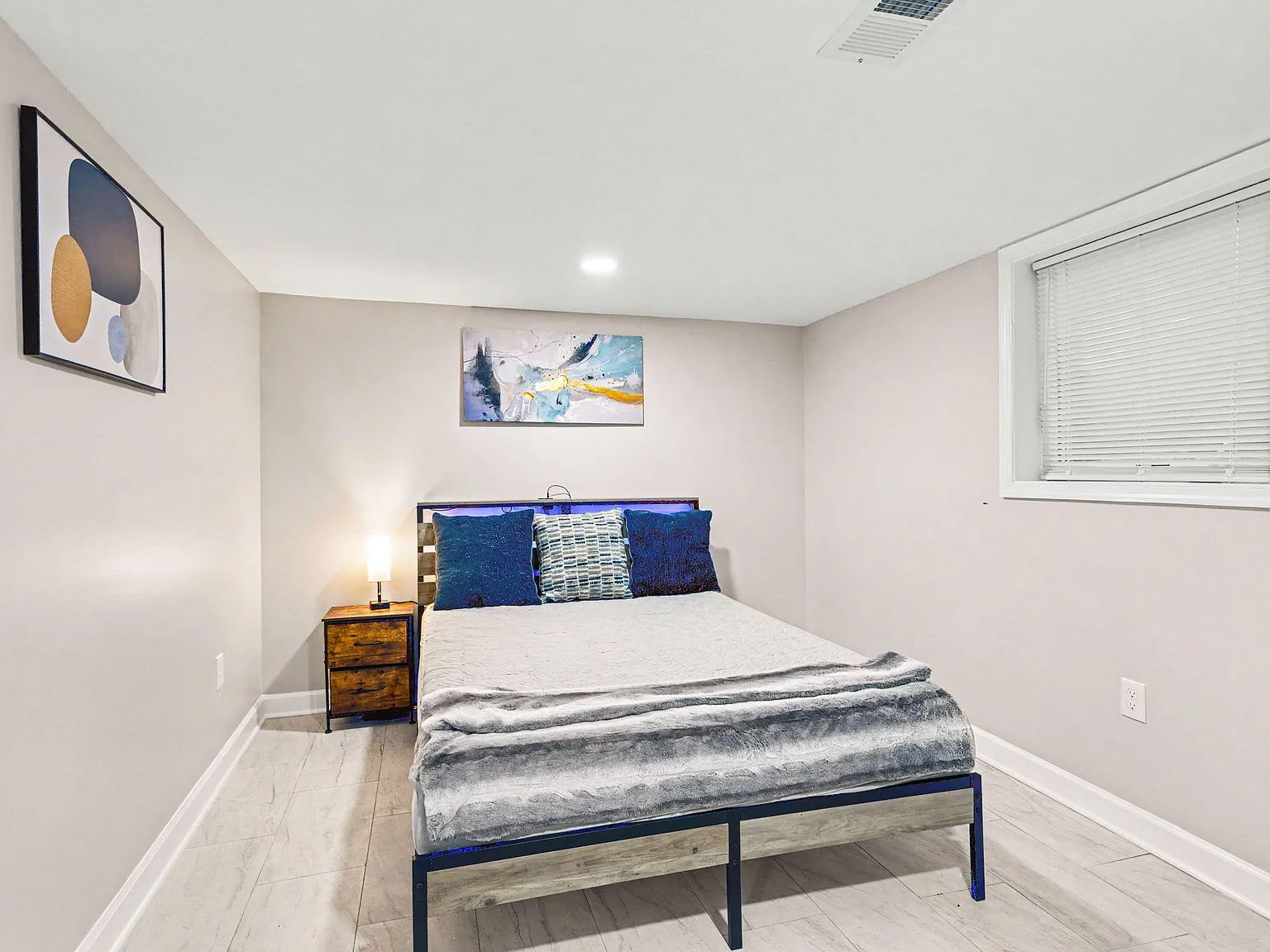 4 bed, 3.0 bath, 2050 sqft, $845 — Photo 2