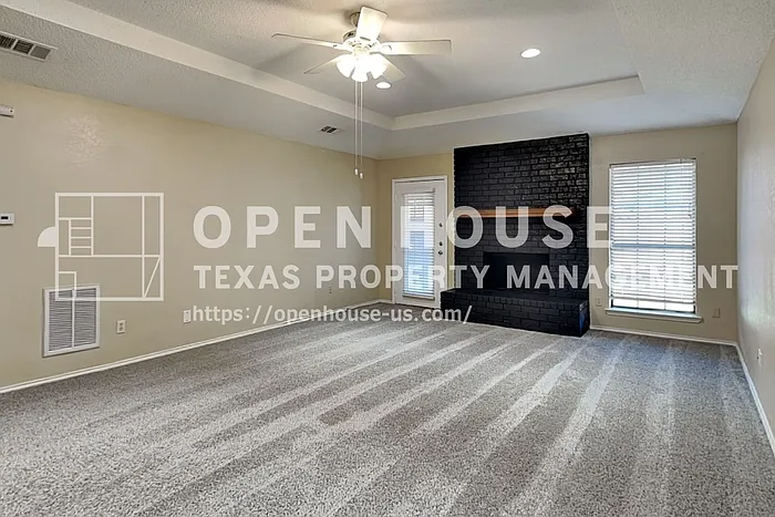 3 bed, 2.0 bath, 1641 sqft, $2,325 — Photo 3