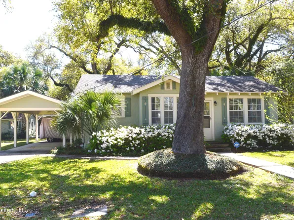 324 Demontluzin Ave, Bay Saint Louis, MS 39520