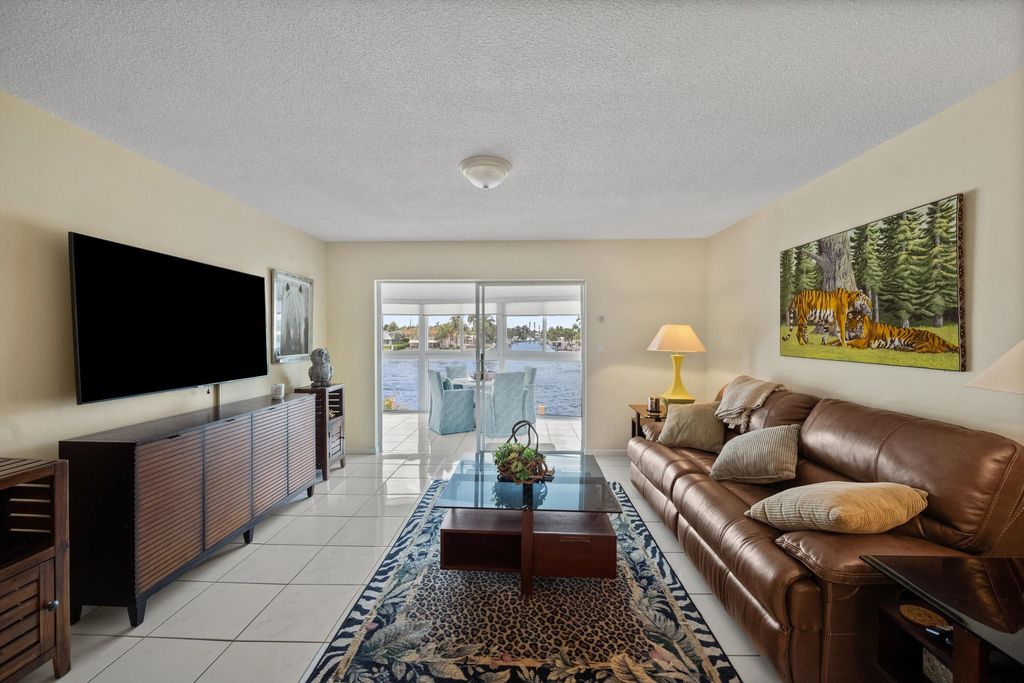 725 N RIVERSIDE Drive #203, photo 4