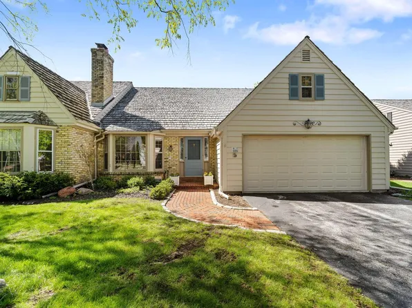 1417 West Westport CIRCLE, Mequon, WI 53092