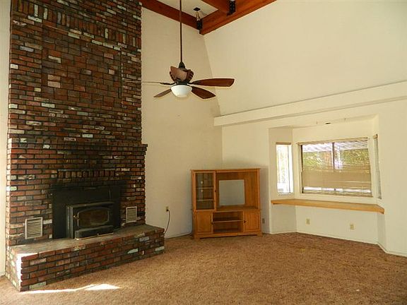 4th image of 40684 Auberry Rd