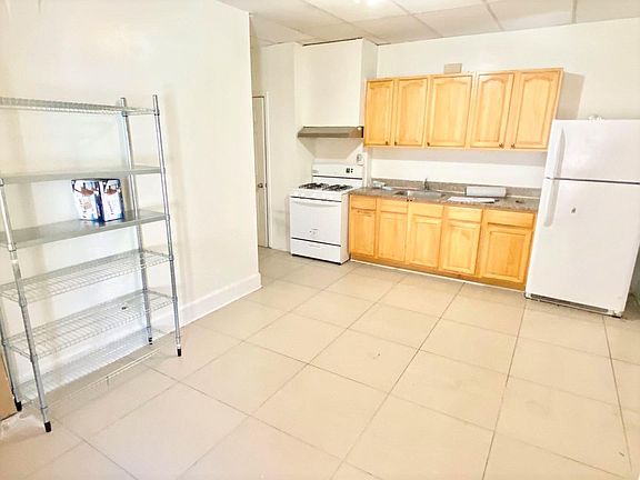 5th image of 11203 15th Ave Unit 2