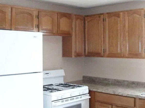 210 Seneca Ave, Pawtucket, RI 02860