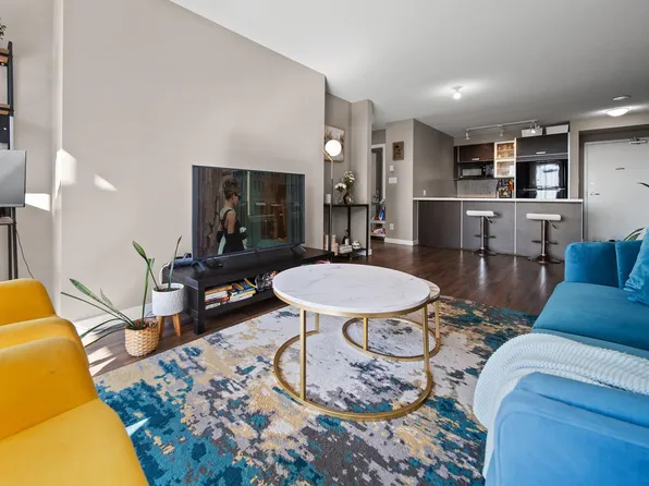 9981 Whalley Blvd #909, Surrey, BC V3T 0G6