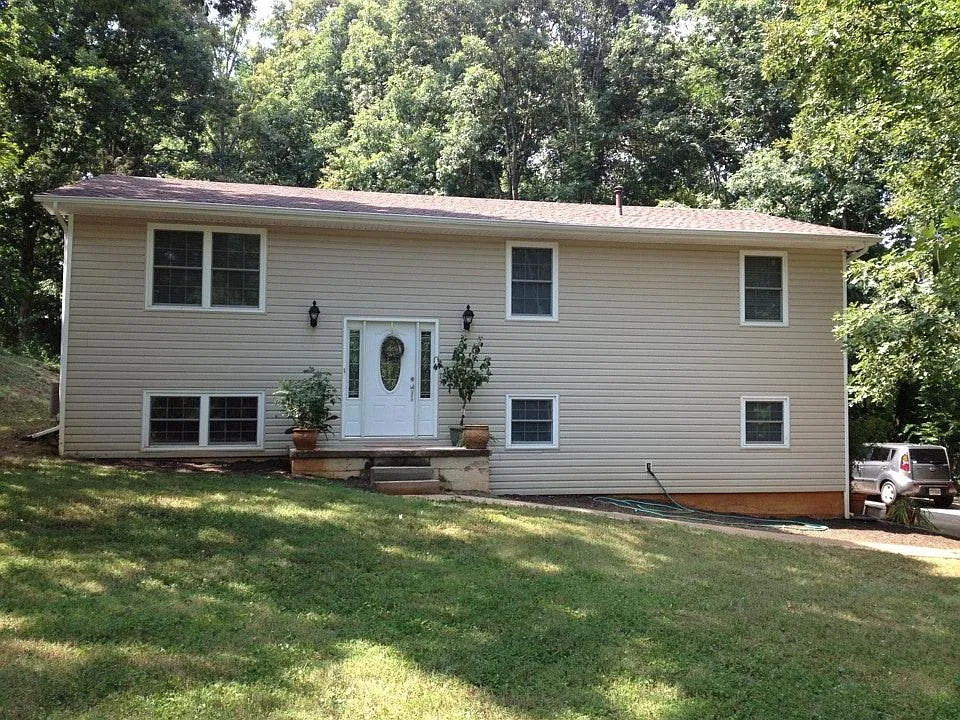 10005 Bluegrass Rd