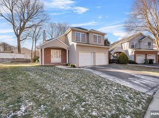 656 Seagull Dr, Paramus, NJ 07652