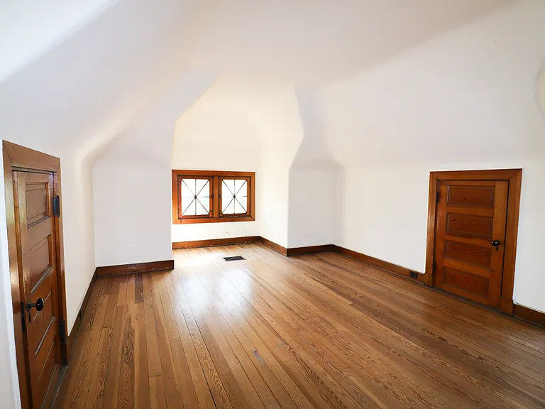 2626 Eden Ave — Photo 8