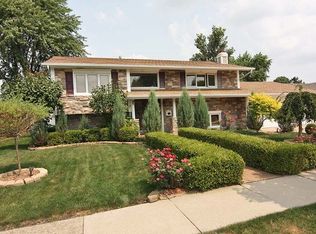 250 Yarmouth Rd, Elk Grove Village, IL 60007