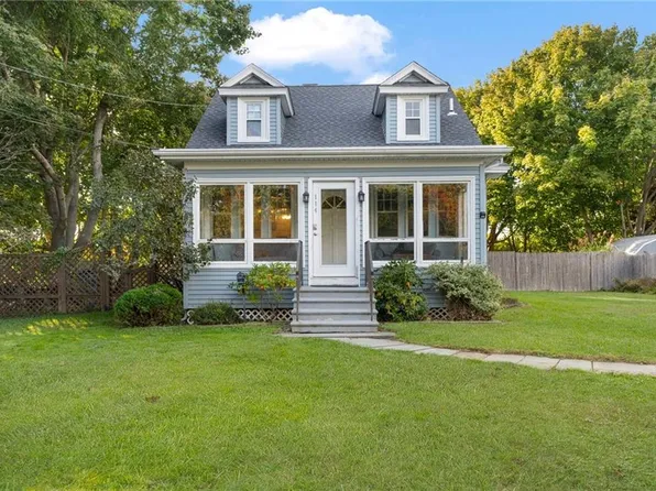 114 Ridgewood Rd, Middletown, RI 02842