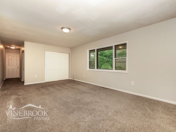 4th image of 122 Stadia Dr