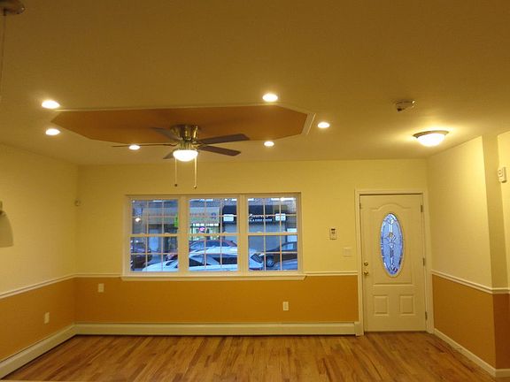 4th image of 1040 E 92nd St
