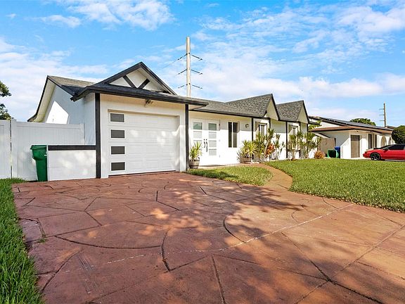 3rd image of 9231 N Cypress Circle