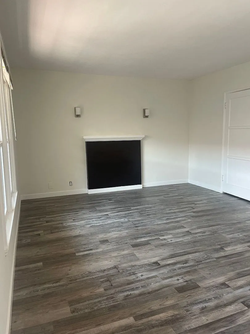 4. 2459 Cedar — Photo 2