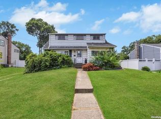 109 North Dr, Massapequa, NY 11758