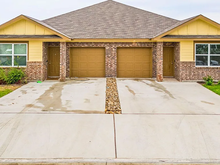 343 Green Valley Dr — Photo 1