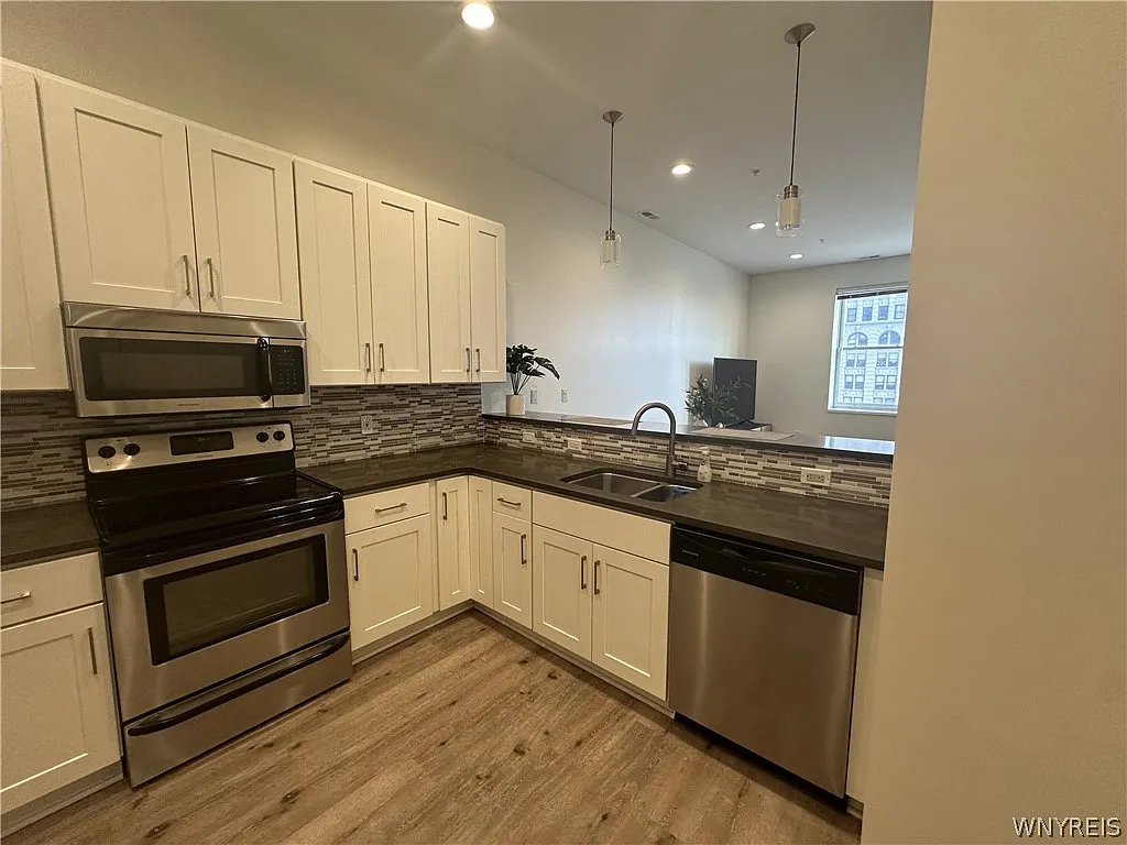 1 bed, 1.5 bath, 850 sqft, $1,795 — Photo 3