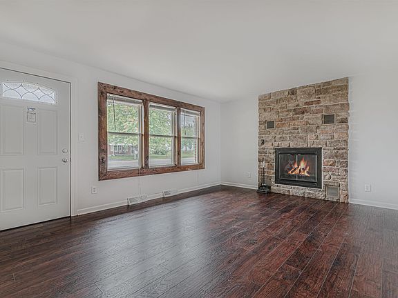 2nd image of 9607 Plymouth Pl