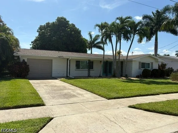 4431 N Pacific Cir, North Fort Myers, FL 33903