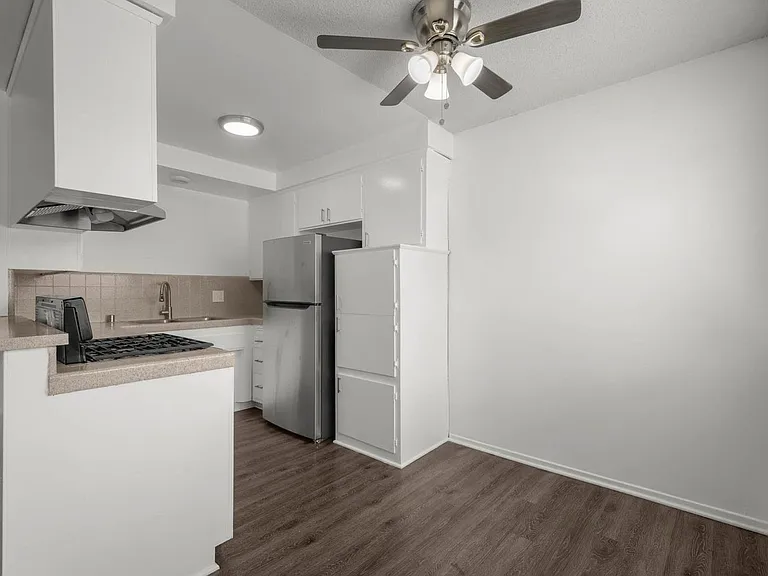 814 Victor Ave #14A — Photo 4