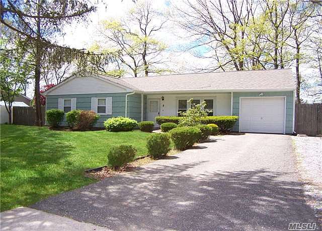1st image of 8 Abbey Dr