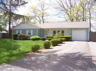 8 Abbey Dr, Middle Island, NY 11953