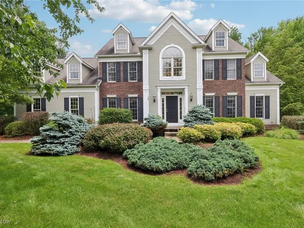 75 Pinehurst Dr, Aurora, OH 44202