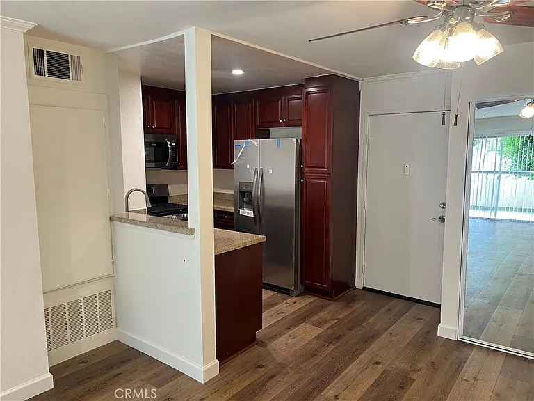 5520 Owensmouth Ave #103 — Photo 8