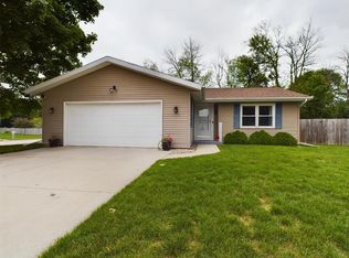 1373 Hazelwood Dr, Manitowoc, WI 54220