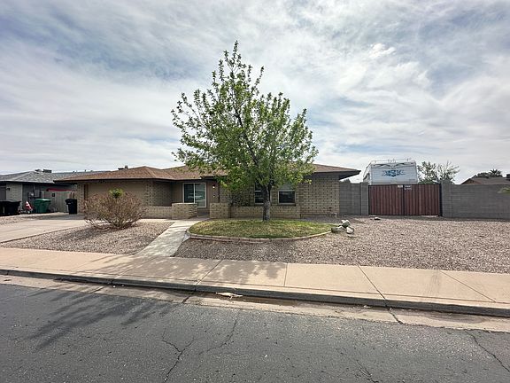 2nd image of 3005 E Emelita Ave