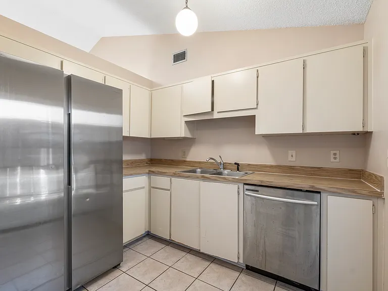 314 Douglas Way #314 — Photo 4