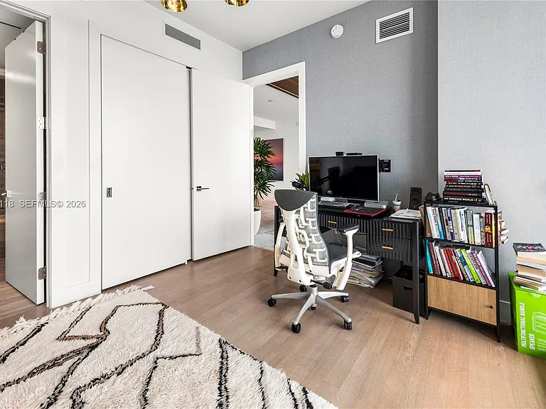5775 Collins Ave #1405 — Photo 22