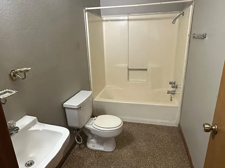 813 Weatherly St — Photo 3