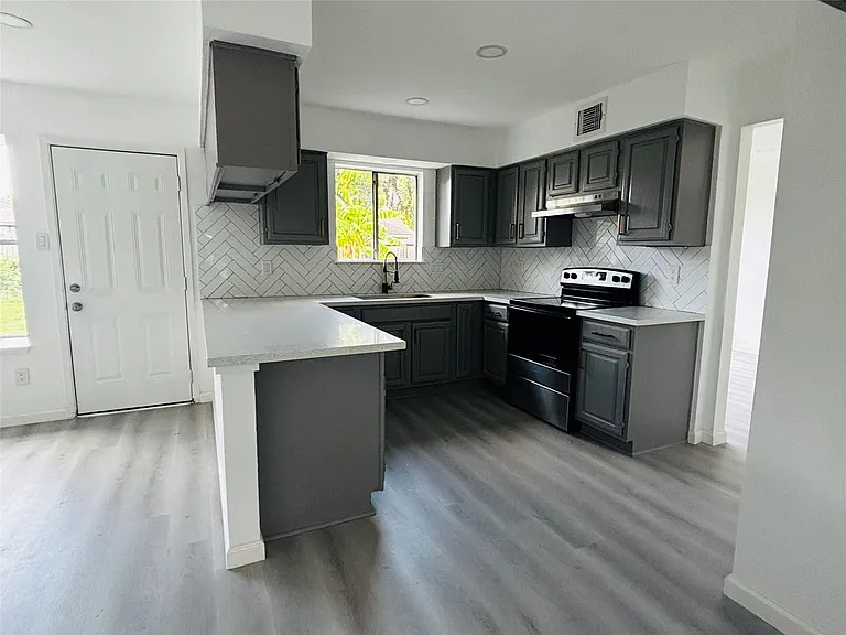 16246 Los Altos Dr — Photo 10