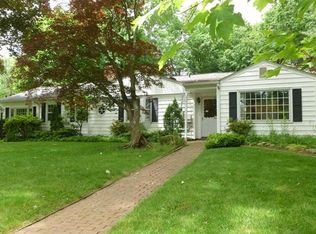 33 Midrocks Dr, Norwalk, CT 06851