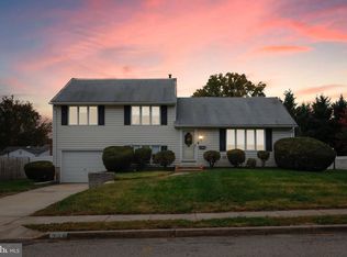 225 Sharrow Vale Rd, Delran, NJ 08075