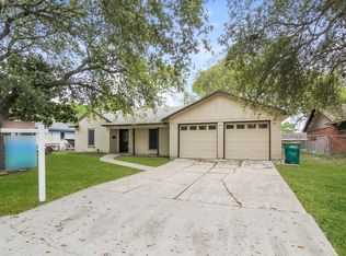 701 Inwood Dr, Baytown, TX 77521