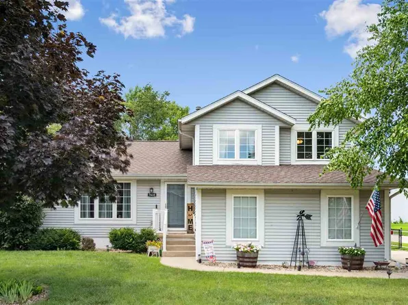 7635 Quail Trl NE, Cedar Rapids, IA 52402