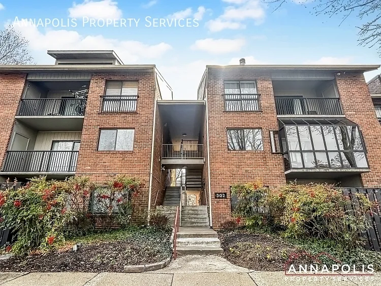 302 Hilltop Ln #C — Photo 1
