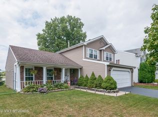 904 Waco Dr, Carol Stream, IL 60188