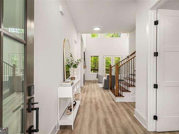 5th image of 7262 Creekside Way