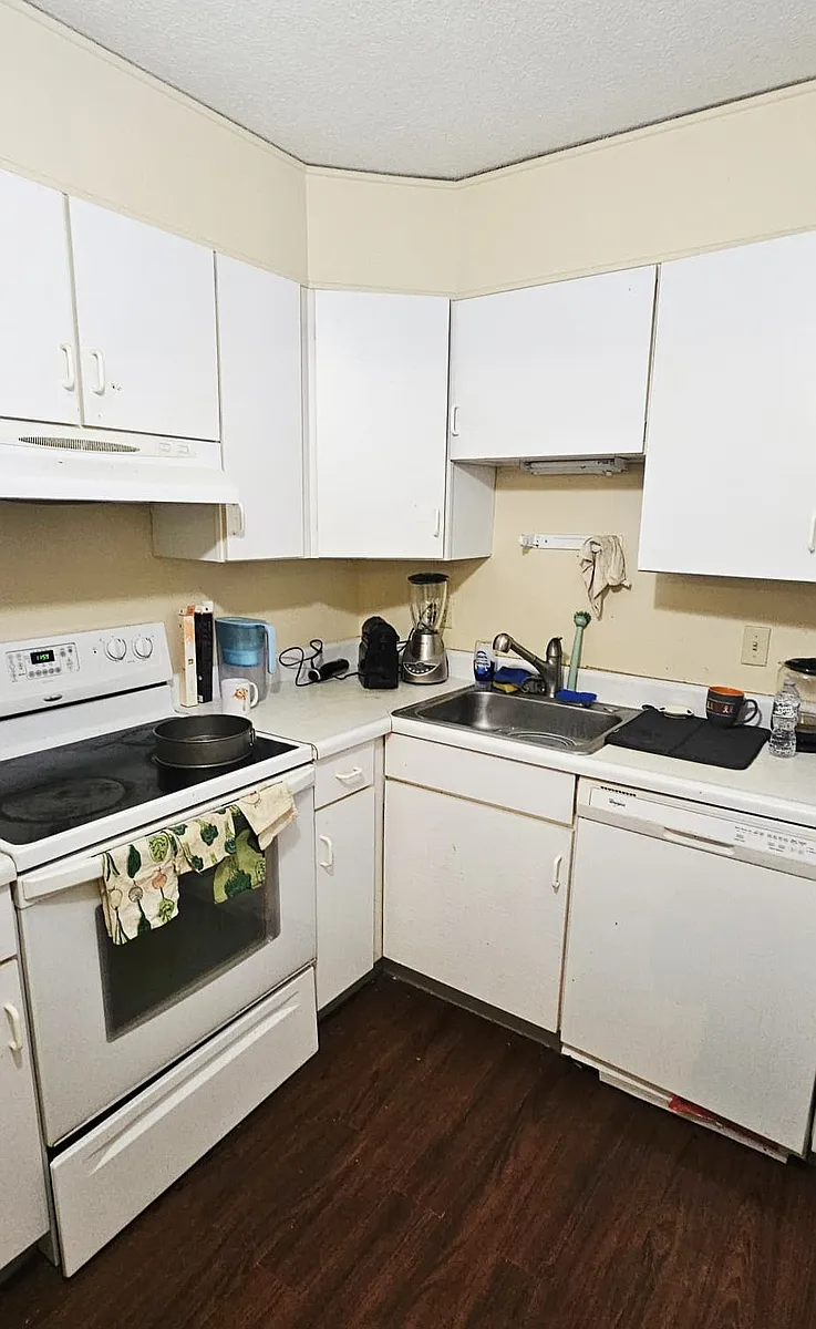Building Photo - 164 Galen St #25