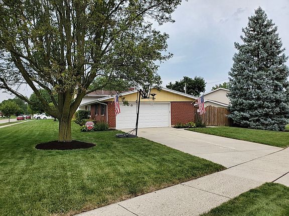 3rd image of 310 N Garber Dr