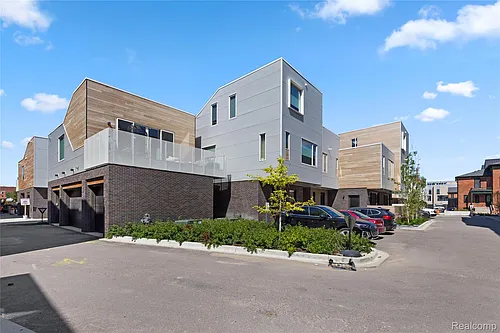 2820 John R St Photo 1