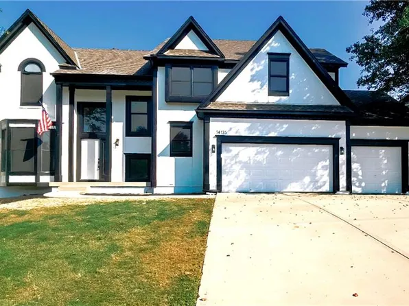 14135 Cody St, Overland Park, KS 66221