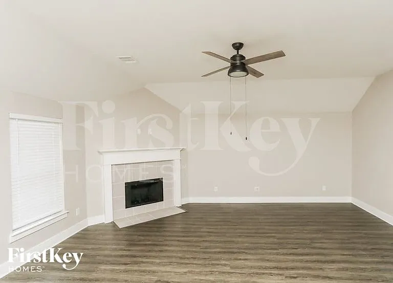 537 Windrow Ln — Photo 2