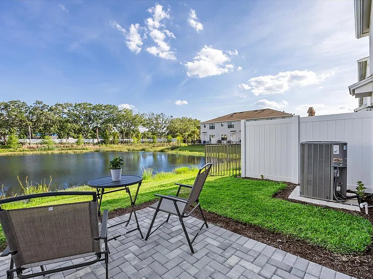 276 SW Sally Way — Photo 33