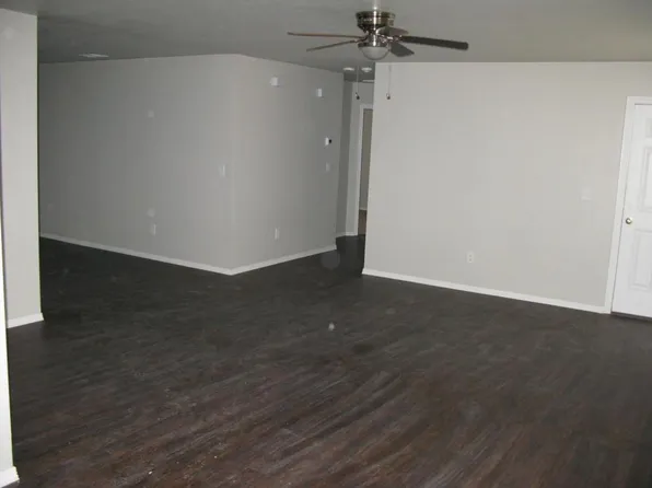 11719 Surrey Hills Blvd, Yukon, OK 73099