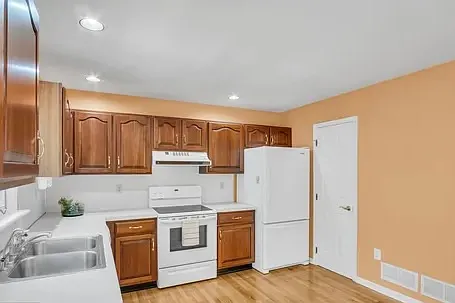 4178 Kittatinny Dr — Photo 10